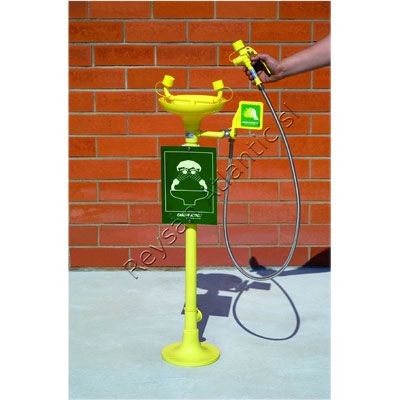Emergency showers and eyewashes | Reysan