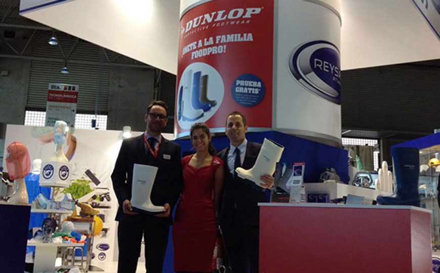 Dunlop collaborates with Reysan in presenting Foodpro boots range, especially for food industry.