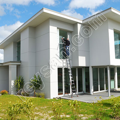 SLIDING LADDER AND SUPPORT