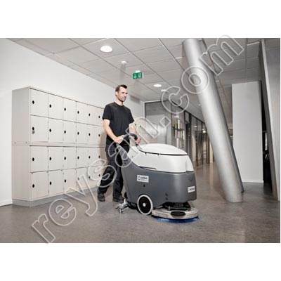 NILFISK SCRUBTEL 450 SCRUBBER